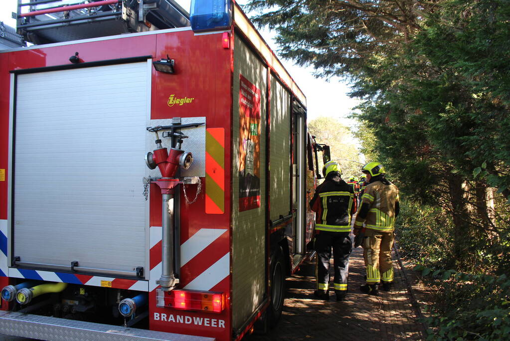 Tak breekt af en valt over weg