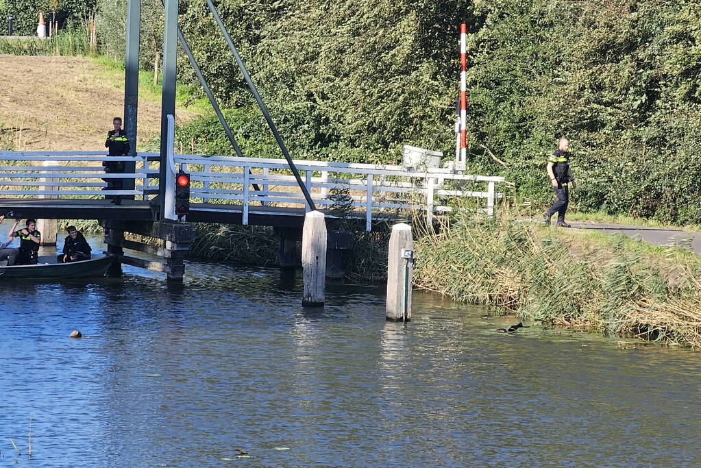 Zoekactie na aantreffen fiets langs water
