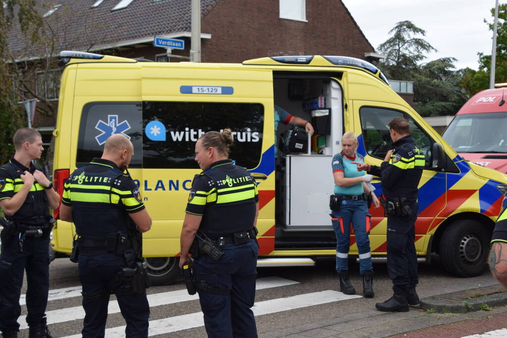 Fietser en automobilist in botsing