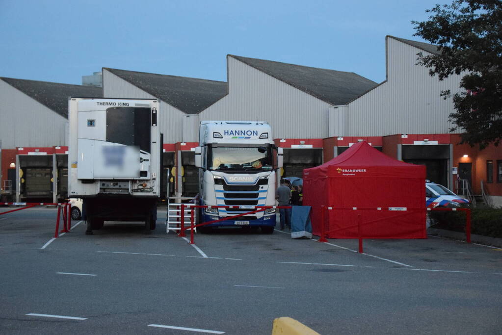 Overleden persoon aangetroffen in vrachtwagen