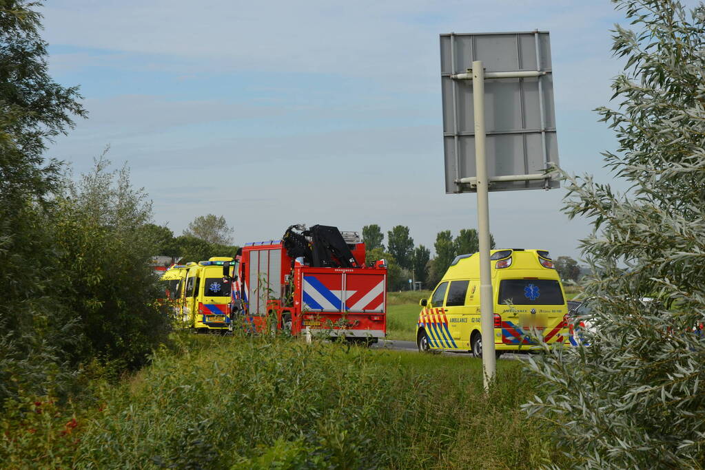 Ernstige aanrijding tussen taxibus en lijnbus