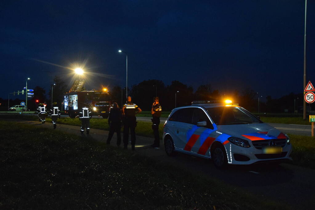 Auto aangetroffen in sloot, bestuurder verlaat voertuig