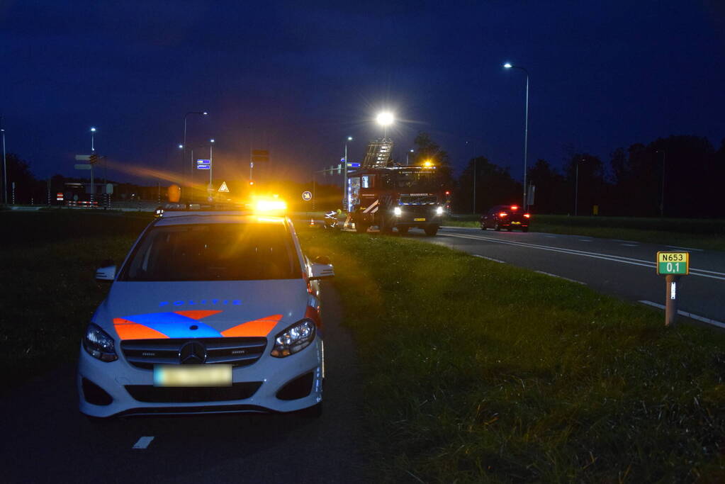 Auto aangetroffen in sloot, bestuurder verlaat voertuig