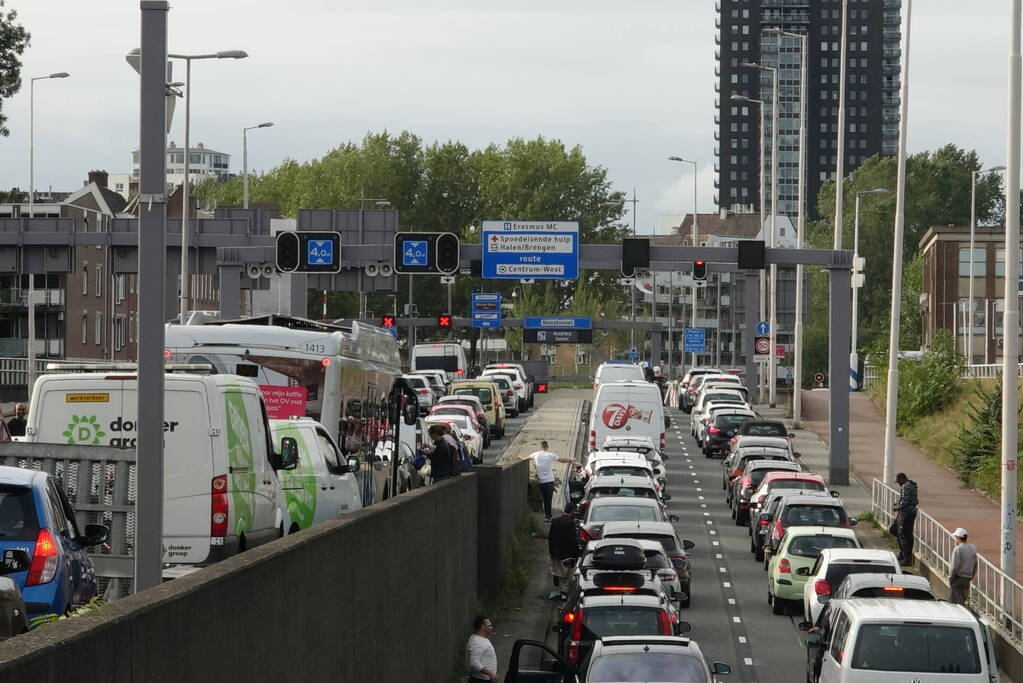Twee gewonden bij twee schietpartijen