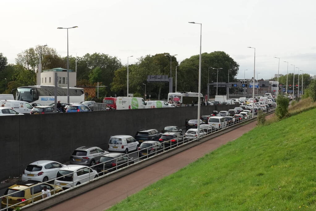 Twee gewonden bij twee schietpartijen