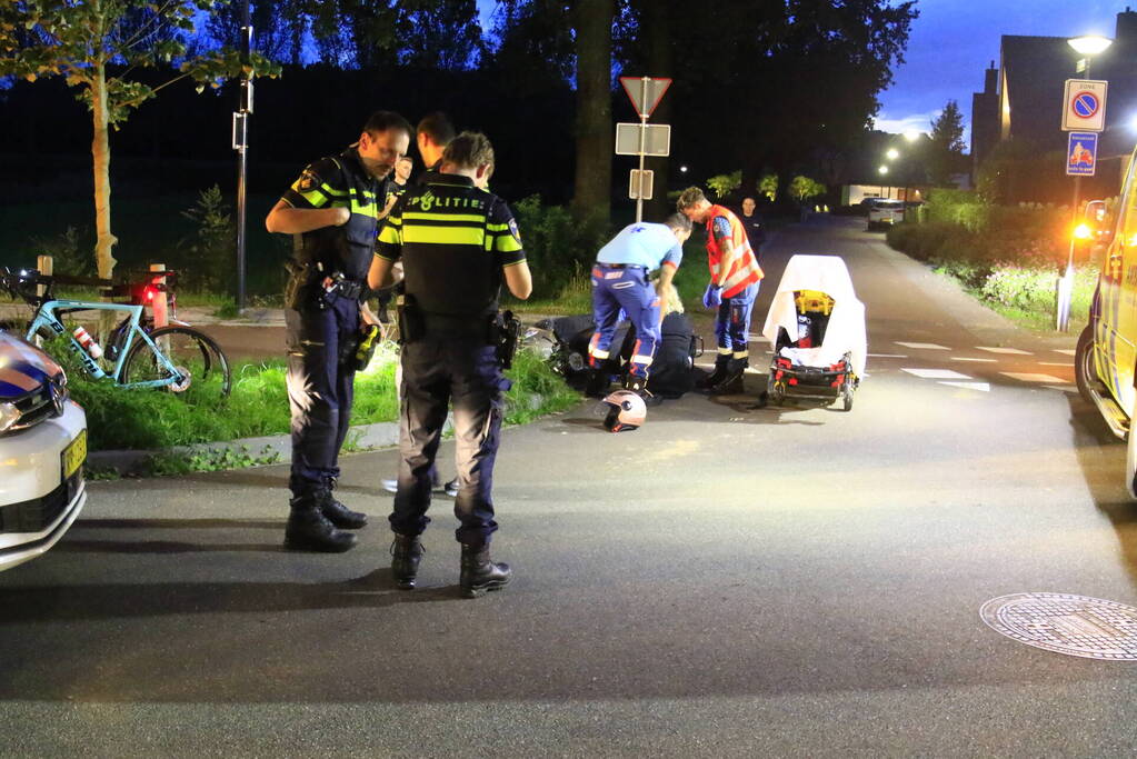 Scooterrijder ernstig gewond bij val