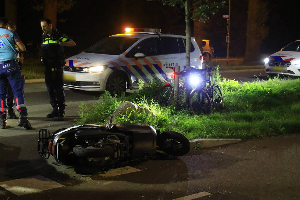 Scooterrijder ernstig gewond bij val