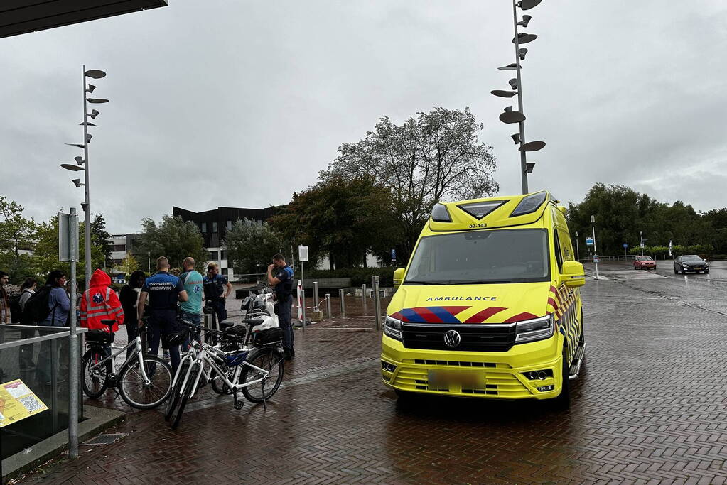 Scooterrijder gecontroleerd na harde val