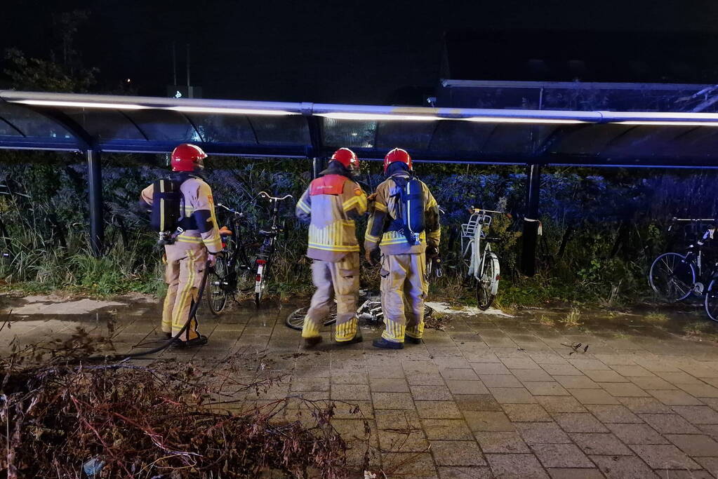 Drie fietsen in brand gestoken in fietsenstalling
