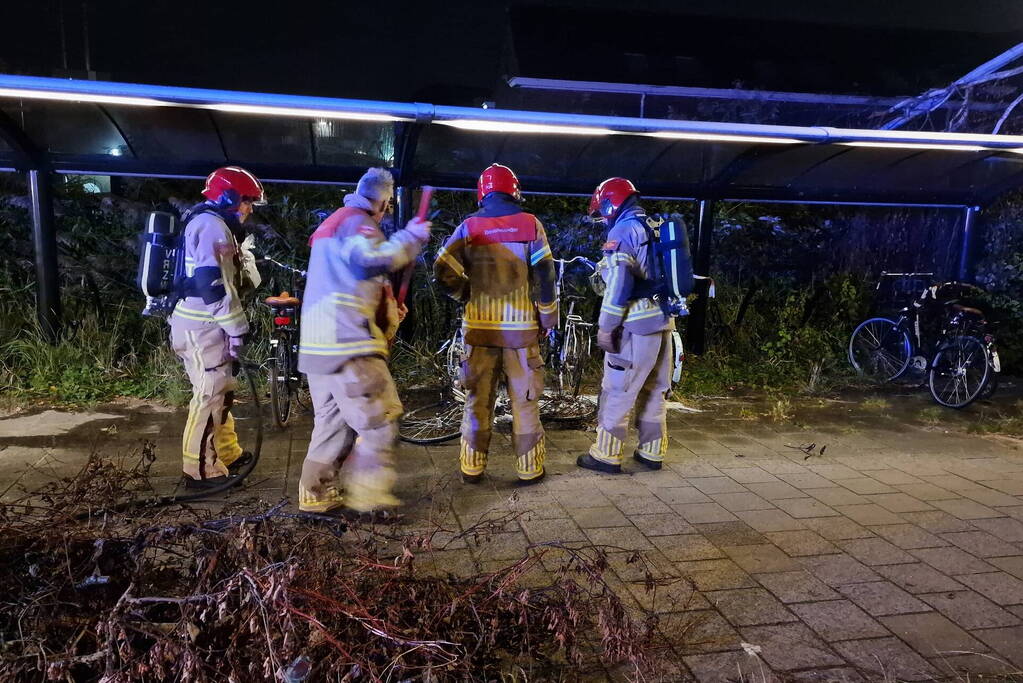 Drie fietsen in brand gestoken in fietsenstalling