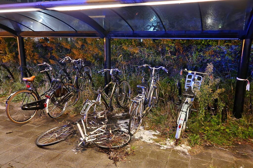 Drie fietsen in brand gestoken in fietsenstalling