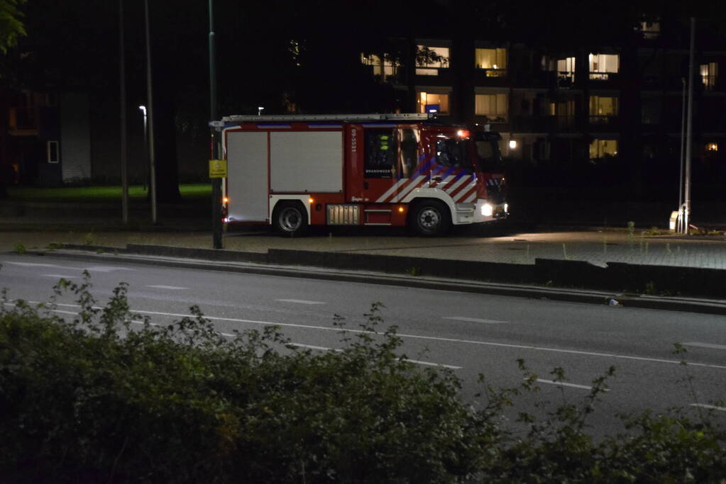 Brandweer onderzoek bij benzinestation naar brandlucht