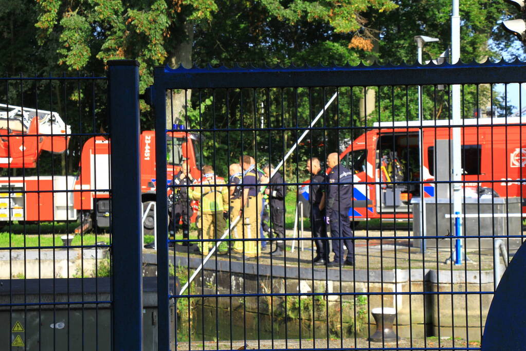 Overleden persoon uit sluis gehaald