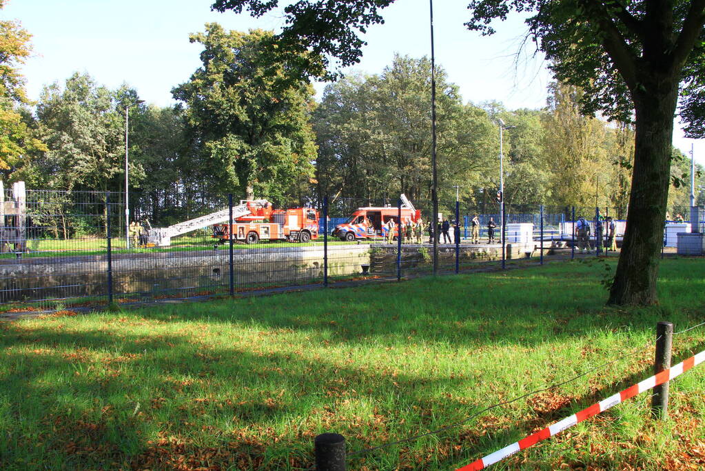 Overleden persoon uit sluis gehaald