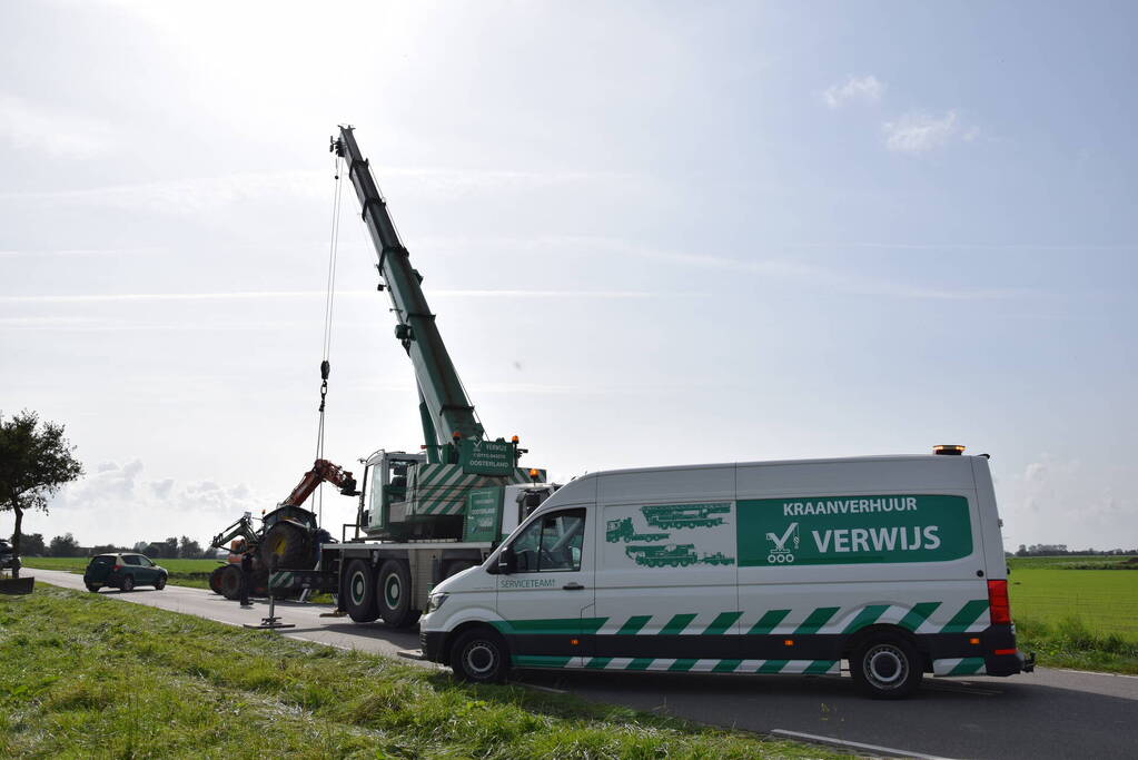 Aanhanger van tractor belandt in sloot