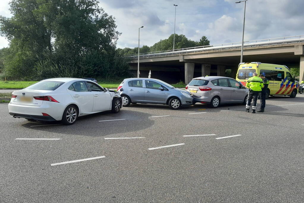 Drie voertuigen betrokken bij kettingbotsing
