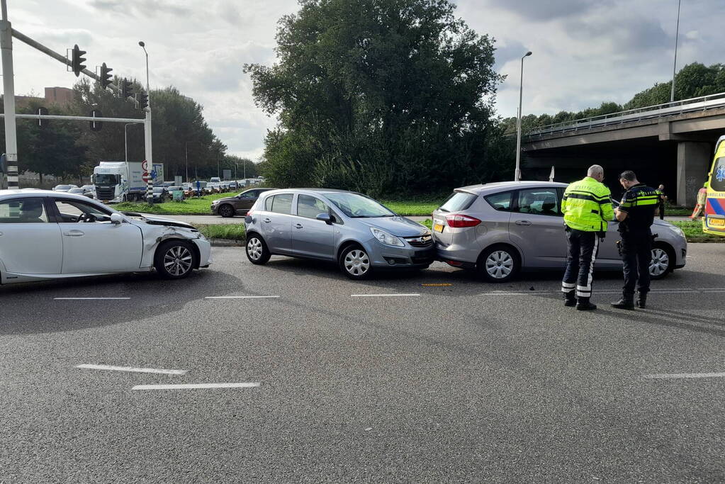 Drie voertuigen betrokken bij kettingbotsing