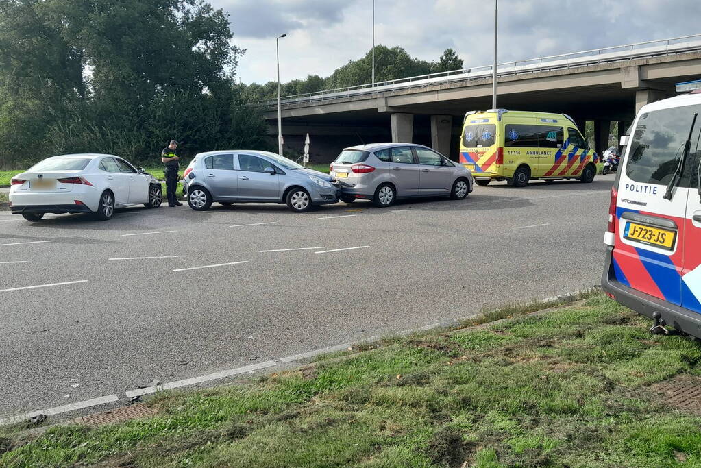 Drie voertuigen betrokken bij kettingbotsing