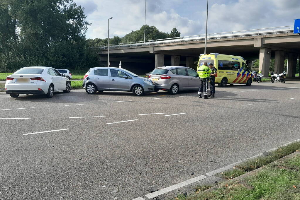Drie voertuigen betrokken bij kettingbotsing