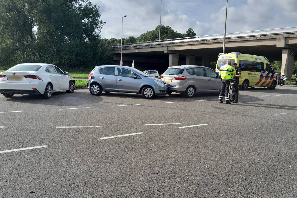 Drie voertuigen betrokken bij kettingbotsing