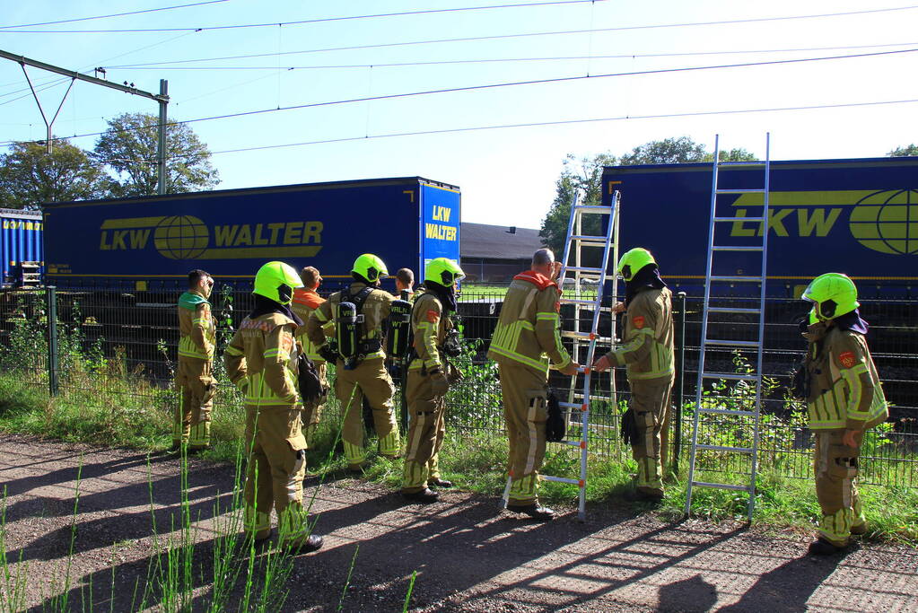 Brandweer controleert vastgelopen remmen van goederentrein