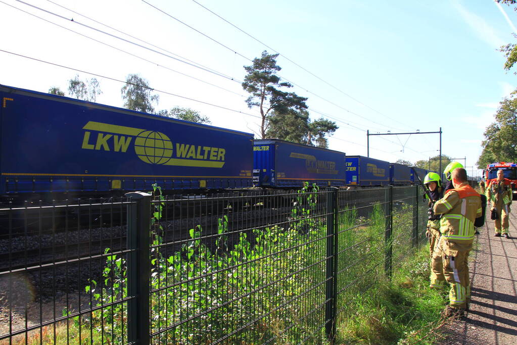 Brandweer controleert vastgelopen remmen van goederentrein