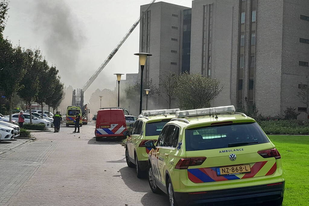 Veel rook bij brand in parkeergarage