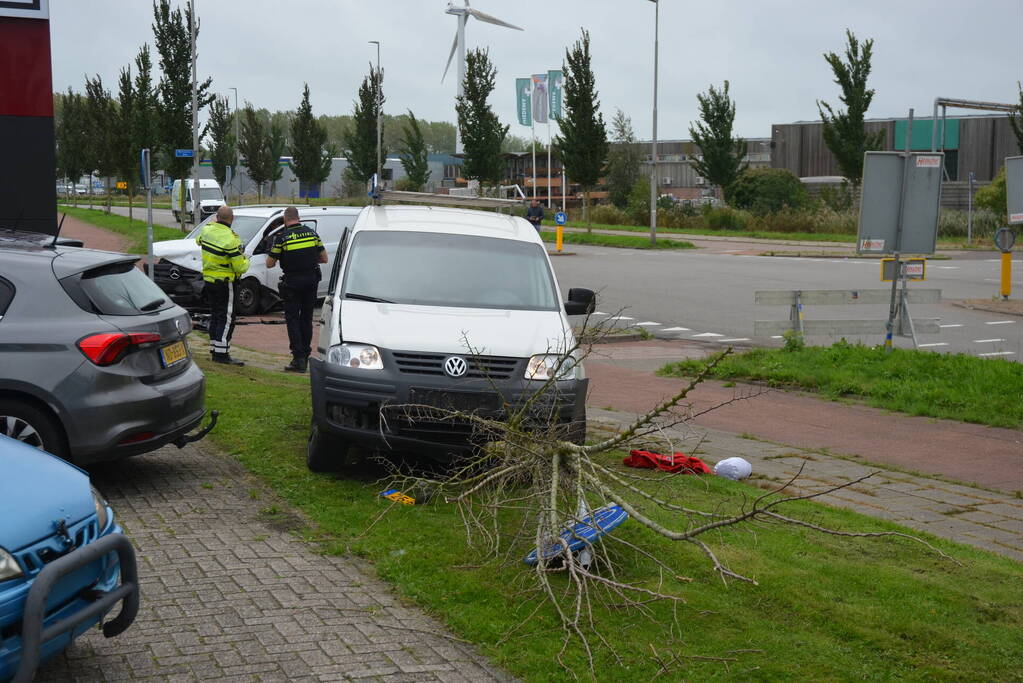 Gewonde bij ongeval tussen twee bestelbussen
