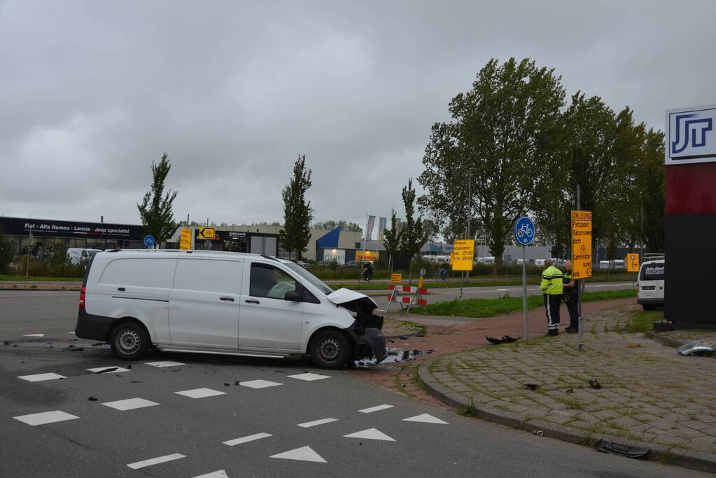 Gewonde bij ongeval tussen twee bestelbussen