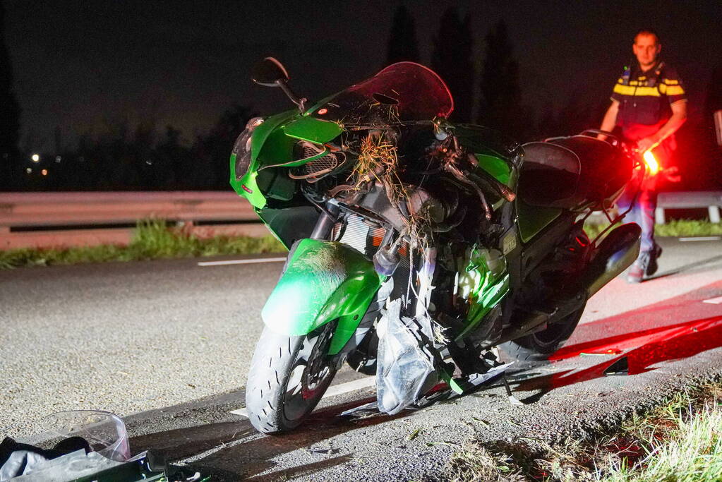 Motorrijder gaat onderuit en raakt gewond