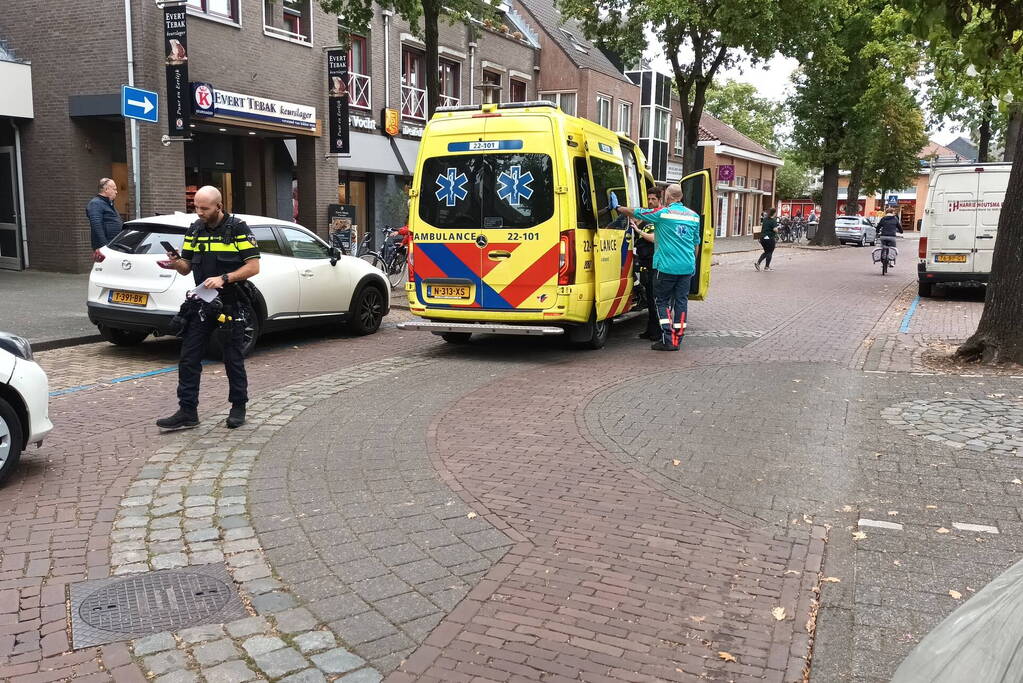 Automobilist en fietser in botsing