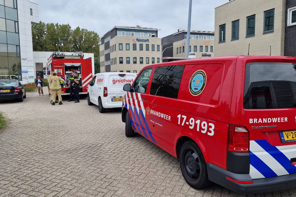 Kantoorgebouw ontruimd wegens brandlucht
