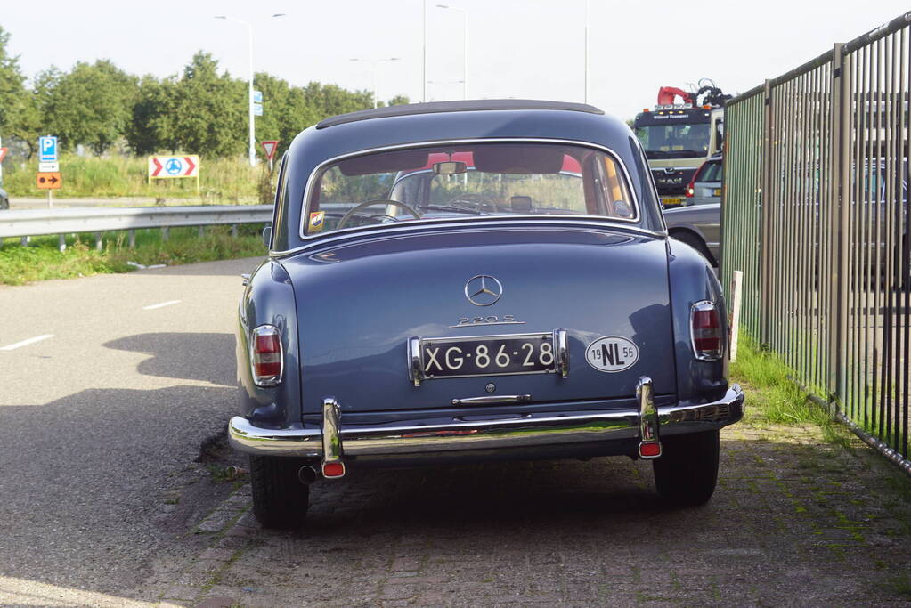 Beeldschone Mercedes-Benz voertuigen geparkeerd