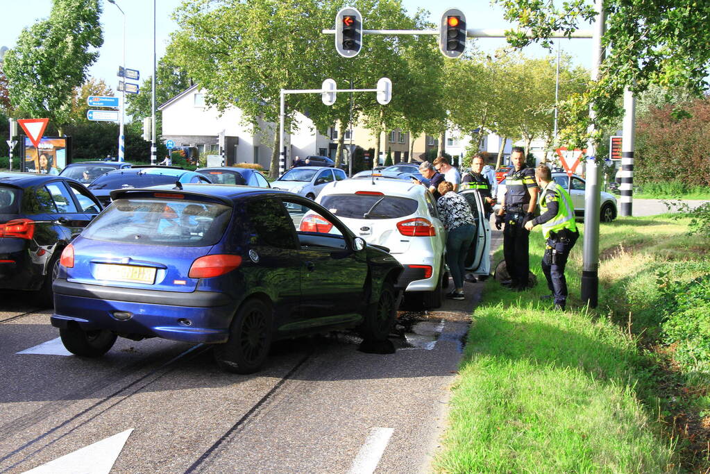 Gewonde en grote schade bij kettingbotsing