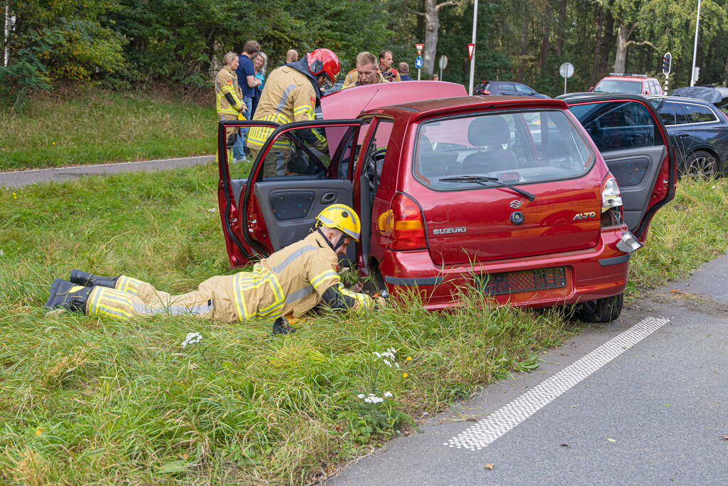 Twee kinderen gecontroleerd na aanrijding