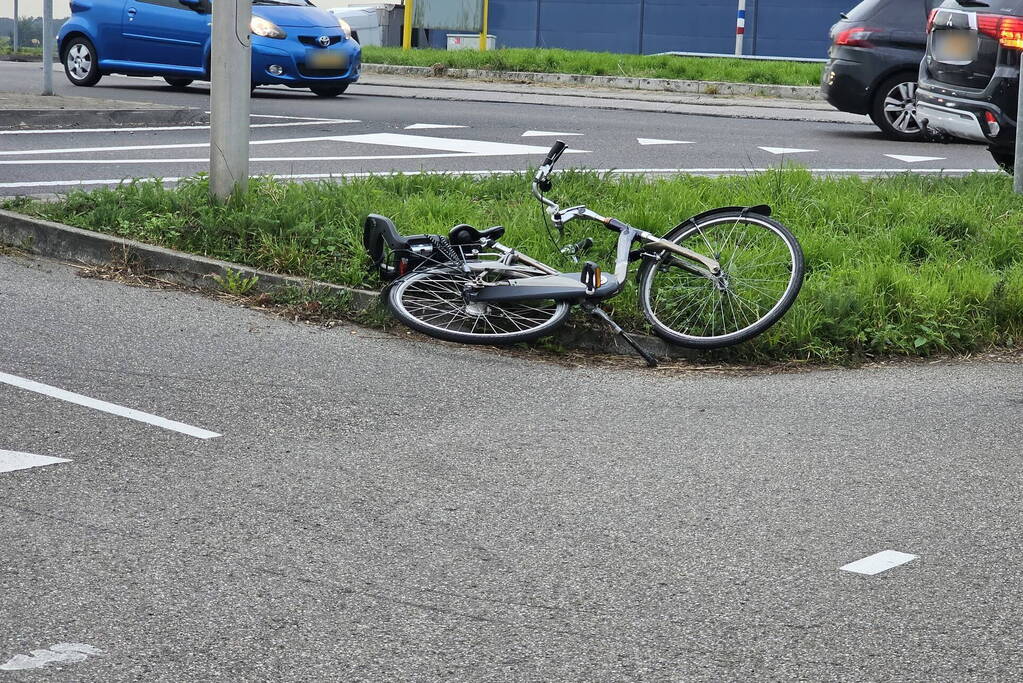 Fietser aangereden op rotonde