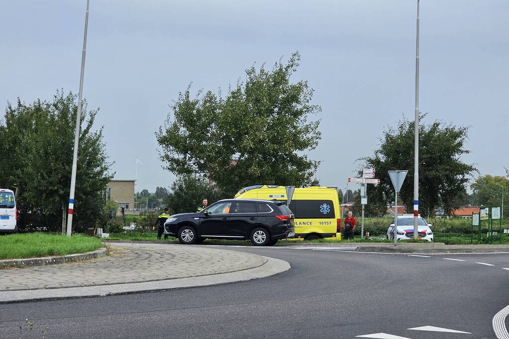 Fietser aangereden op rotonde