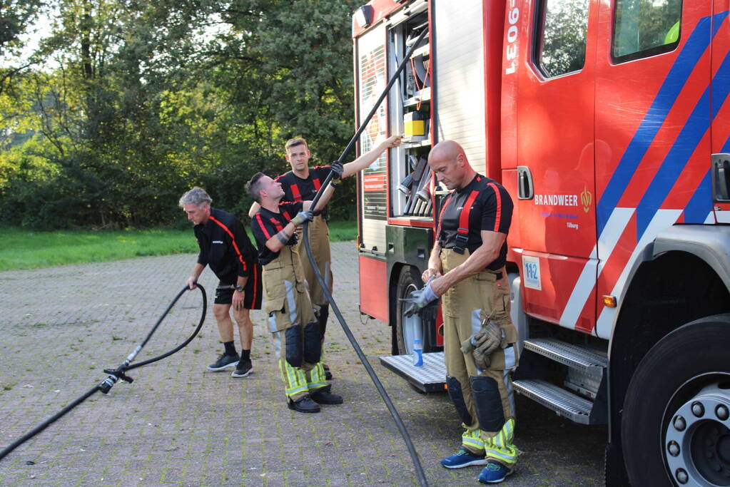 Startmotor van vrachtwagen vliegt in brand