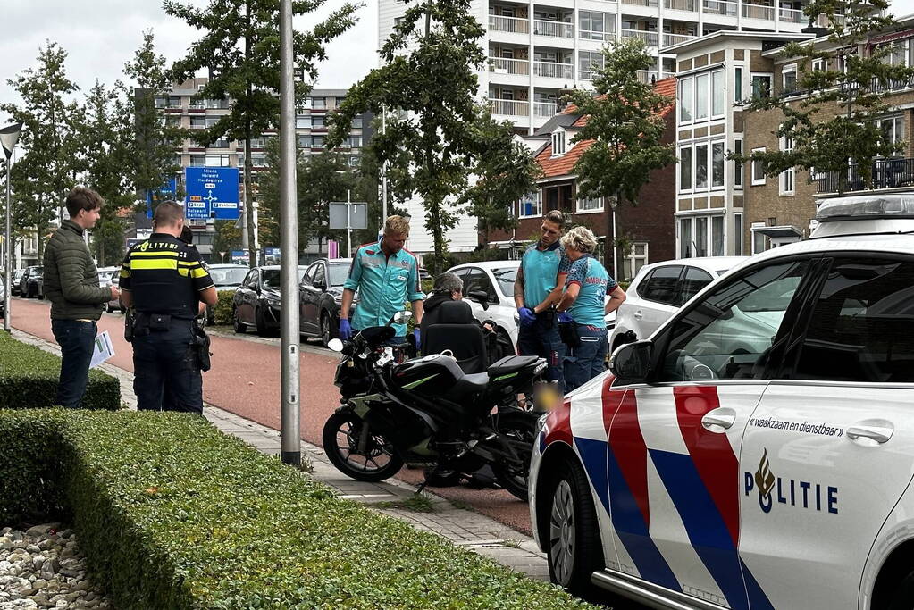 Bestuurder scootmobiel loop armletsel op