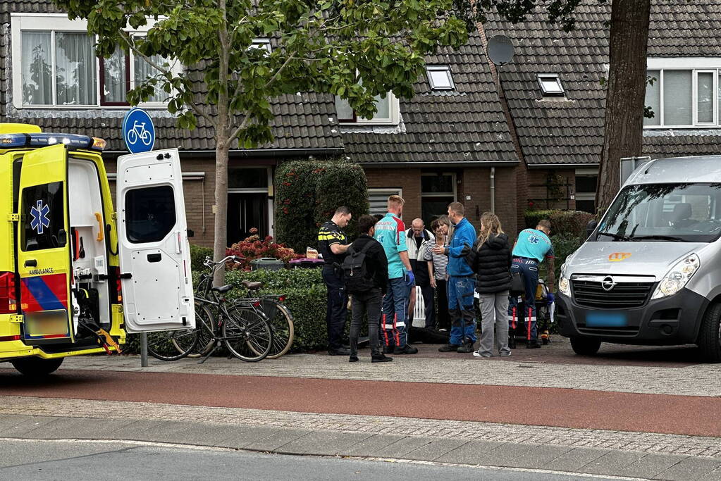 Longboarder gewond bij botsing met bestelbus