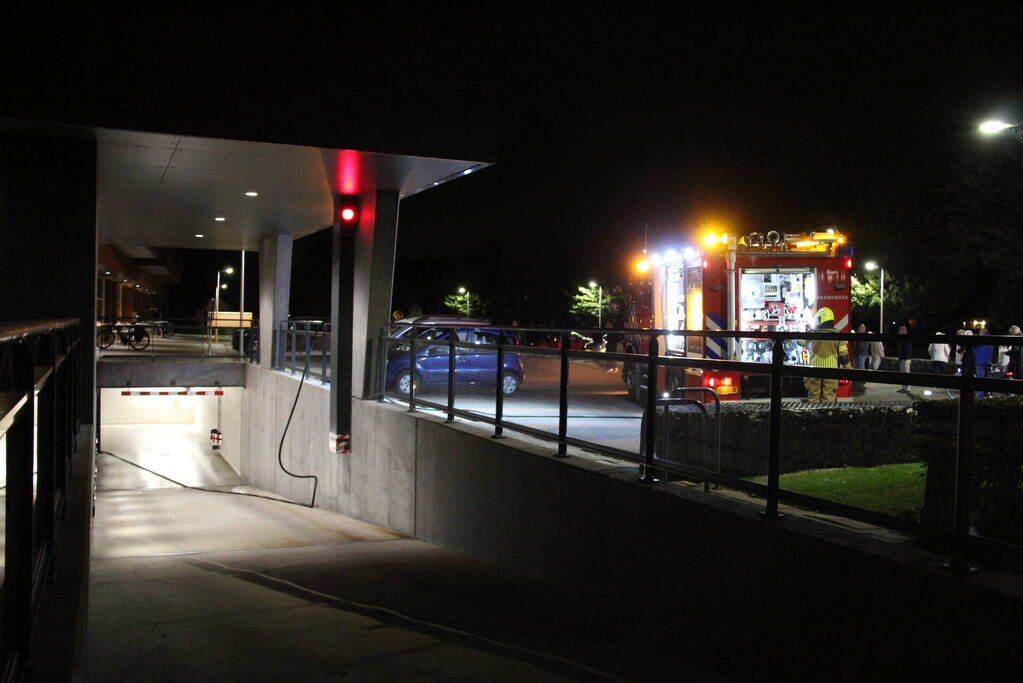 Woningen ontruimd bij brand in parkeergarage