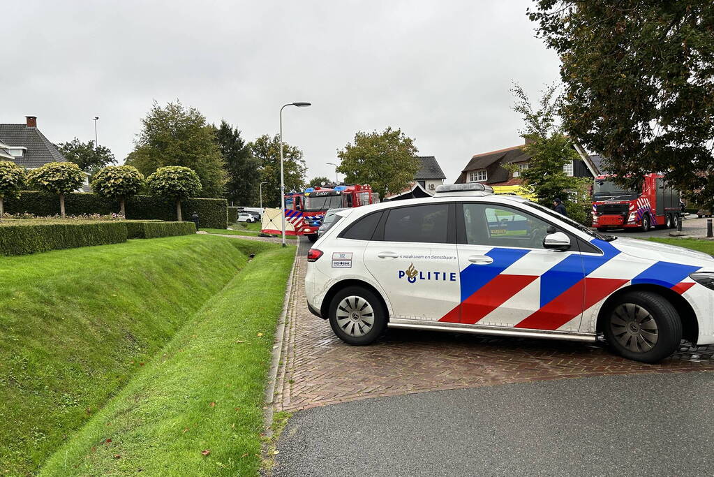 Vrouw probeert rollende auto tegen te houden maar overlijdt