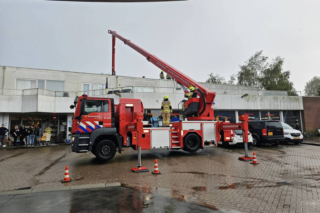 Flinke waterschade in kringloopwinkel door hevige regenbui