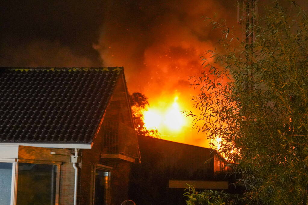 Zeer grote brand in een loods