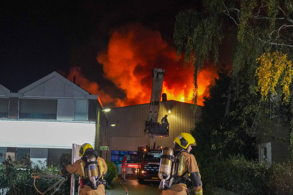 Zeer grote brand in een loods