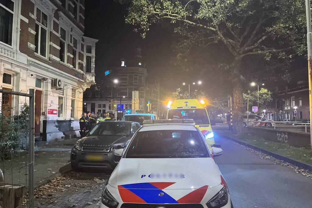 Fietser gewond bij botsing tegen stilstaande auto