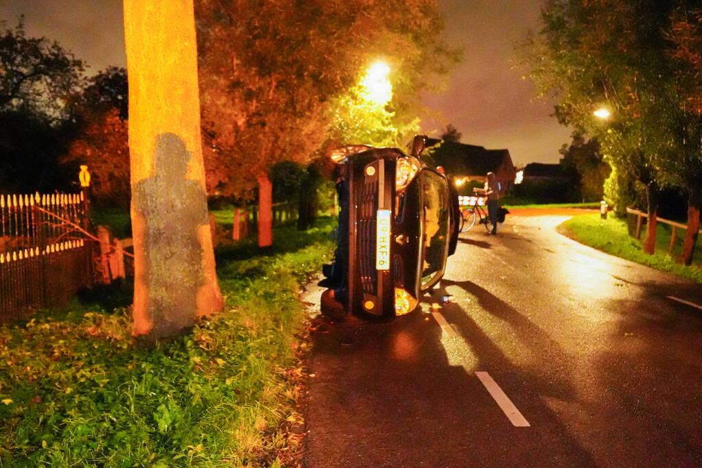 Auto belant op zijkant
