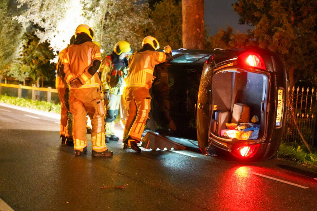 Auto belant op zijkant