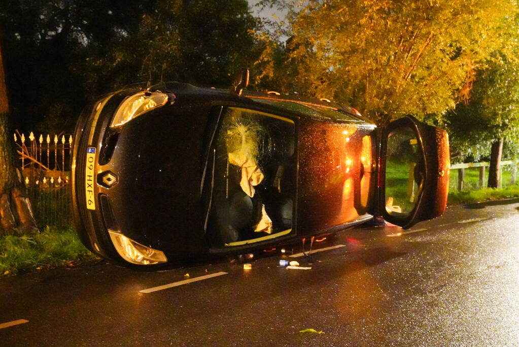 Auto belant op zijkant