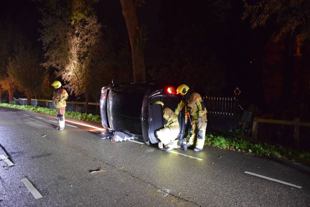 Auto belant op zijkant